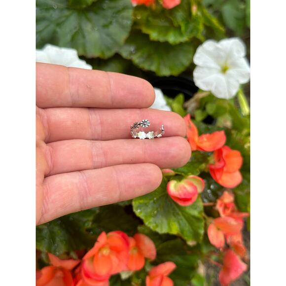 Sterling Silver Adjustable Oxidized Flower Toe Ring - Picture 5 of 5